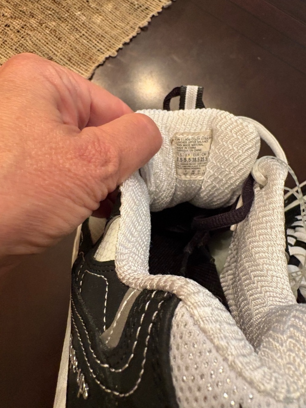Skechers shape-ups sneaker NWT - Picture 2 of 3